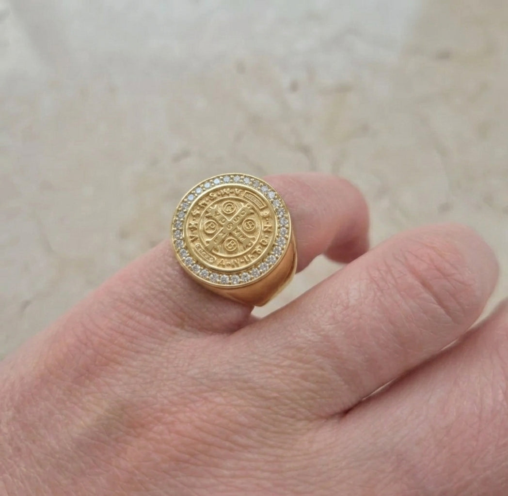 Anillo Sello San Benito con brillantes