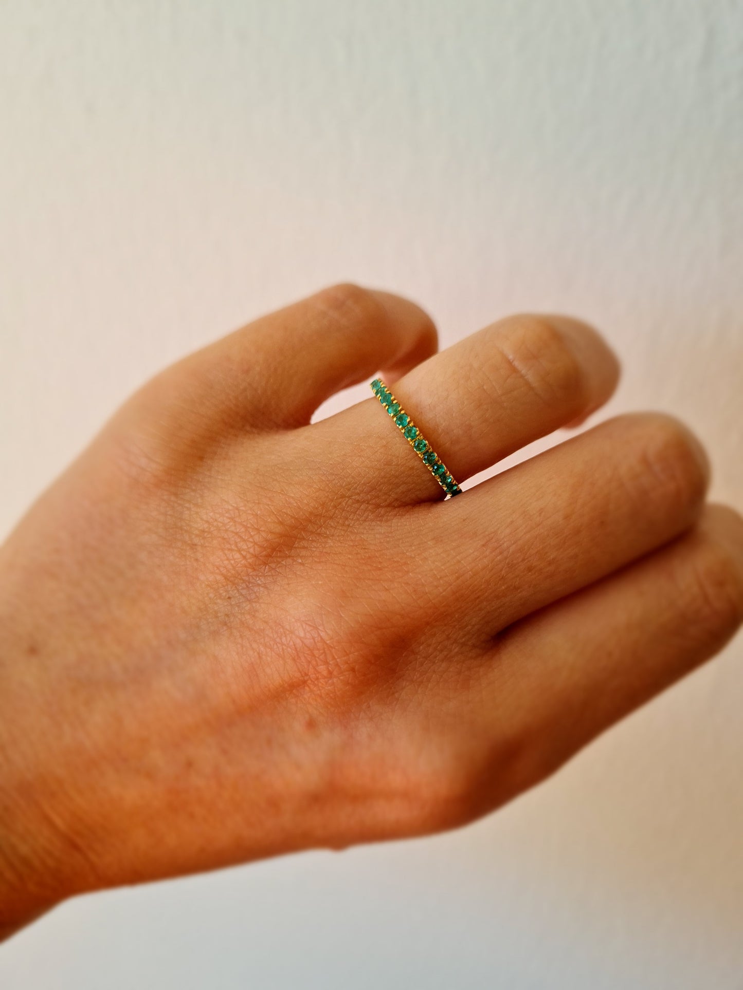 Anillo Medio Cintillo Esmeralda