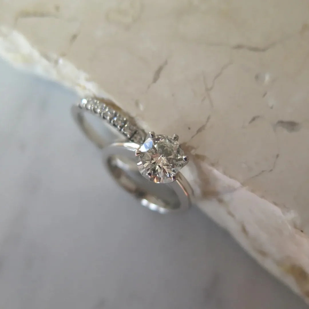 El Solitario con Diamante Brillante: Clásico para Siempre